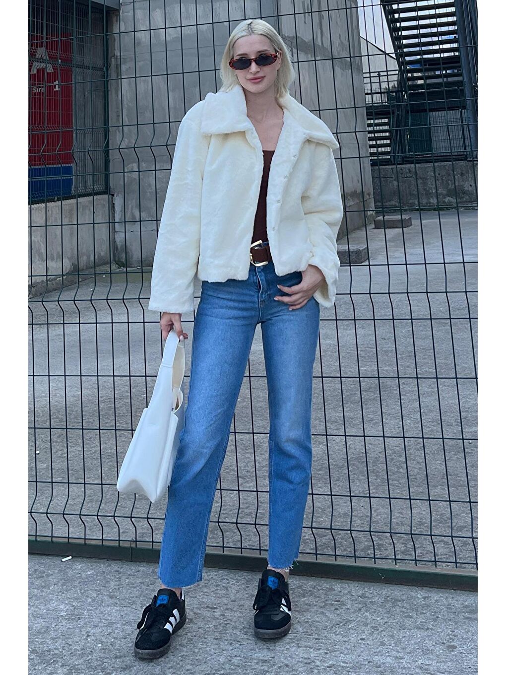 Ekru Yakalı Yumuşak Dokulu Astarlı Kadın Pelüş Kürk Mg2178-4