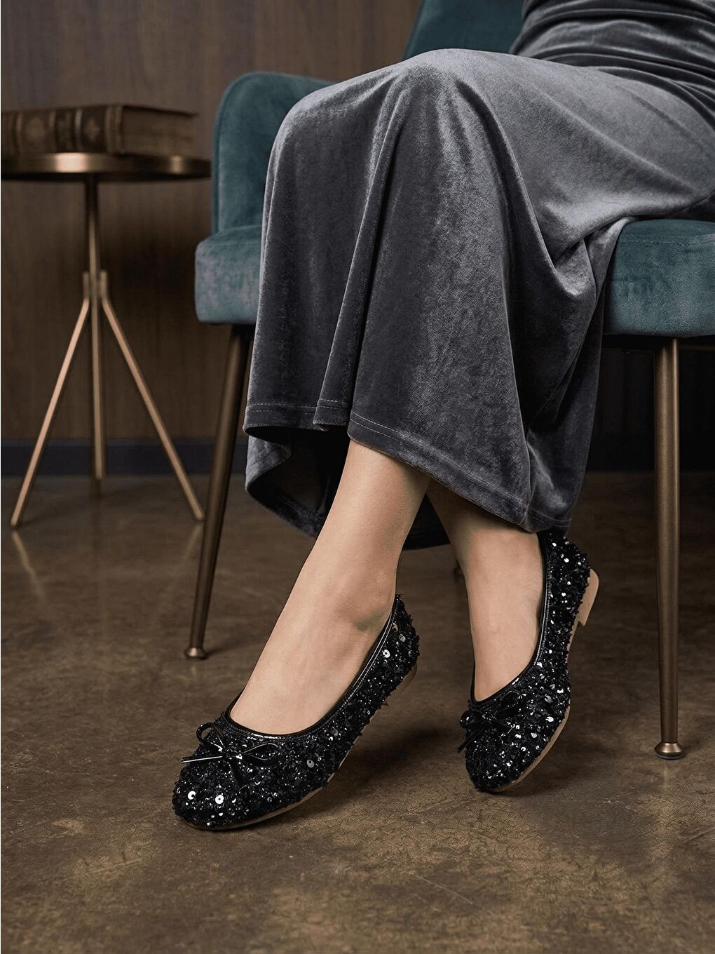 Siyah Eya Işıltılı Payet İşlemeli Kadın Babet - Rahat Tabanlı Fiyonk Detaylı Kadın Ayakkabı