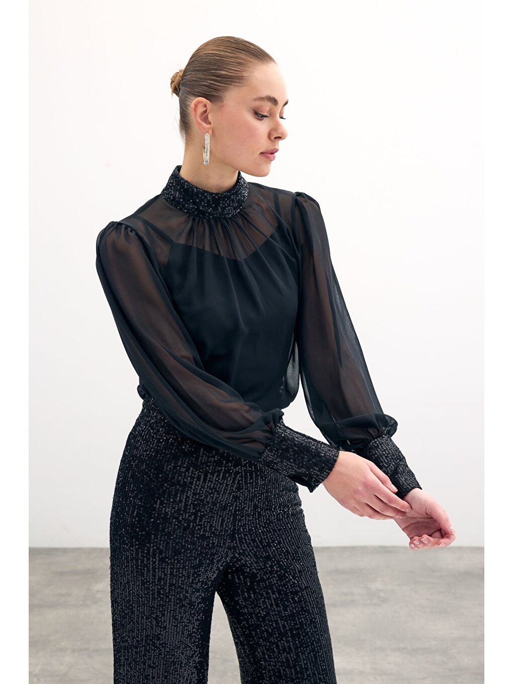 Payet Detaylı Bluz - Siyah-4