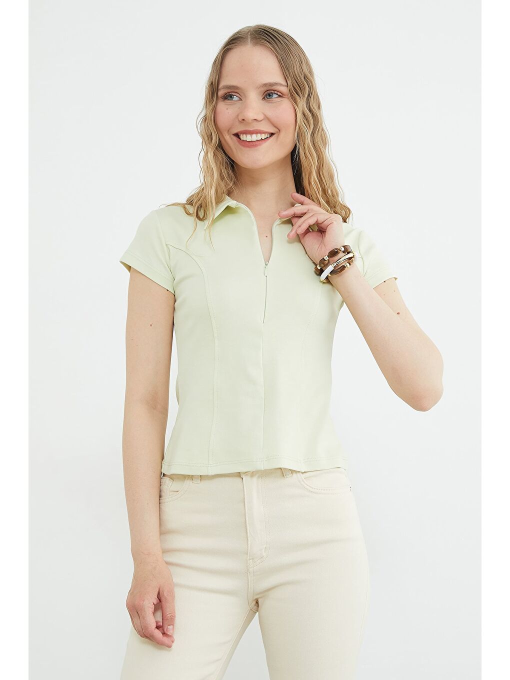 Yeşil Kalp Nakışlı Yarım Fermuarlı Polo Yaka Slim Fit Tişört