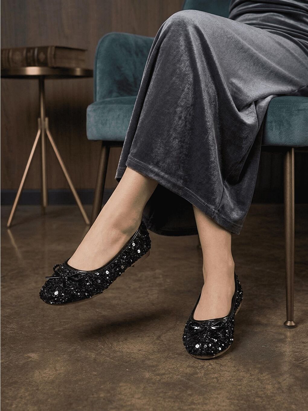 Siyah Eya Işıltılı Payet İşlemeli Kadın Babet - Rahat Tabanlı Fiyonk Detaylı Kadın Ayakkabı-1