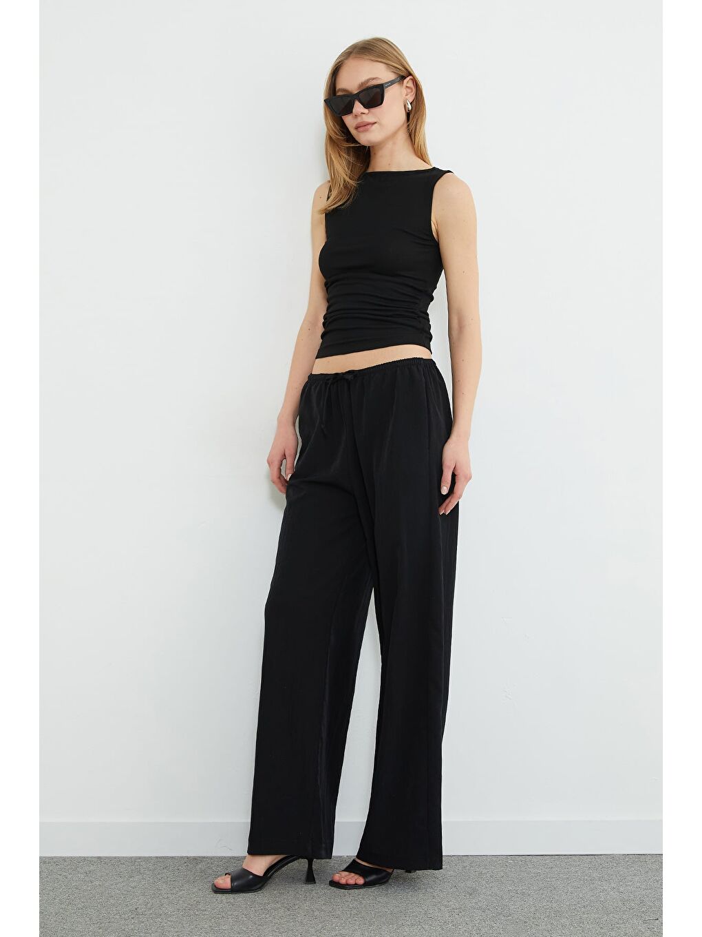 Siyah Beli Lastikli Bağcıklı Palazzo Pantolon-3