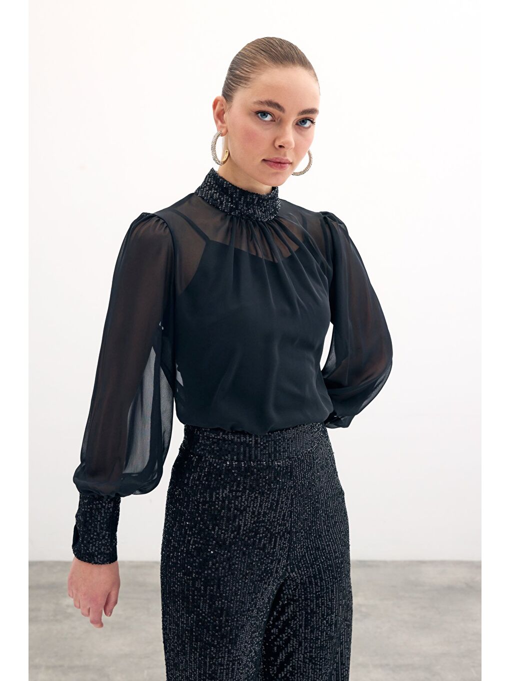 Payet Detaylı Bluz - Siyah-5