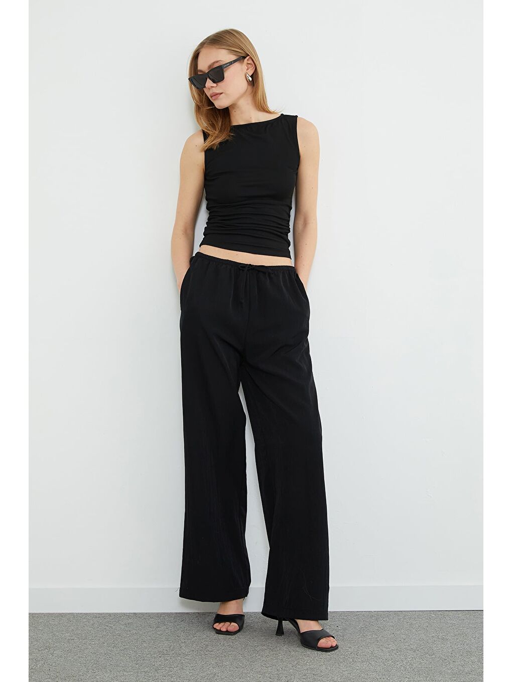 Siyah Beli Lastikli Bağcıklı Palazzo Pantolon-4