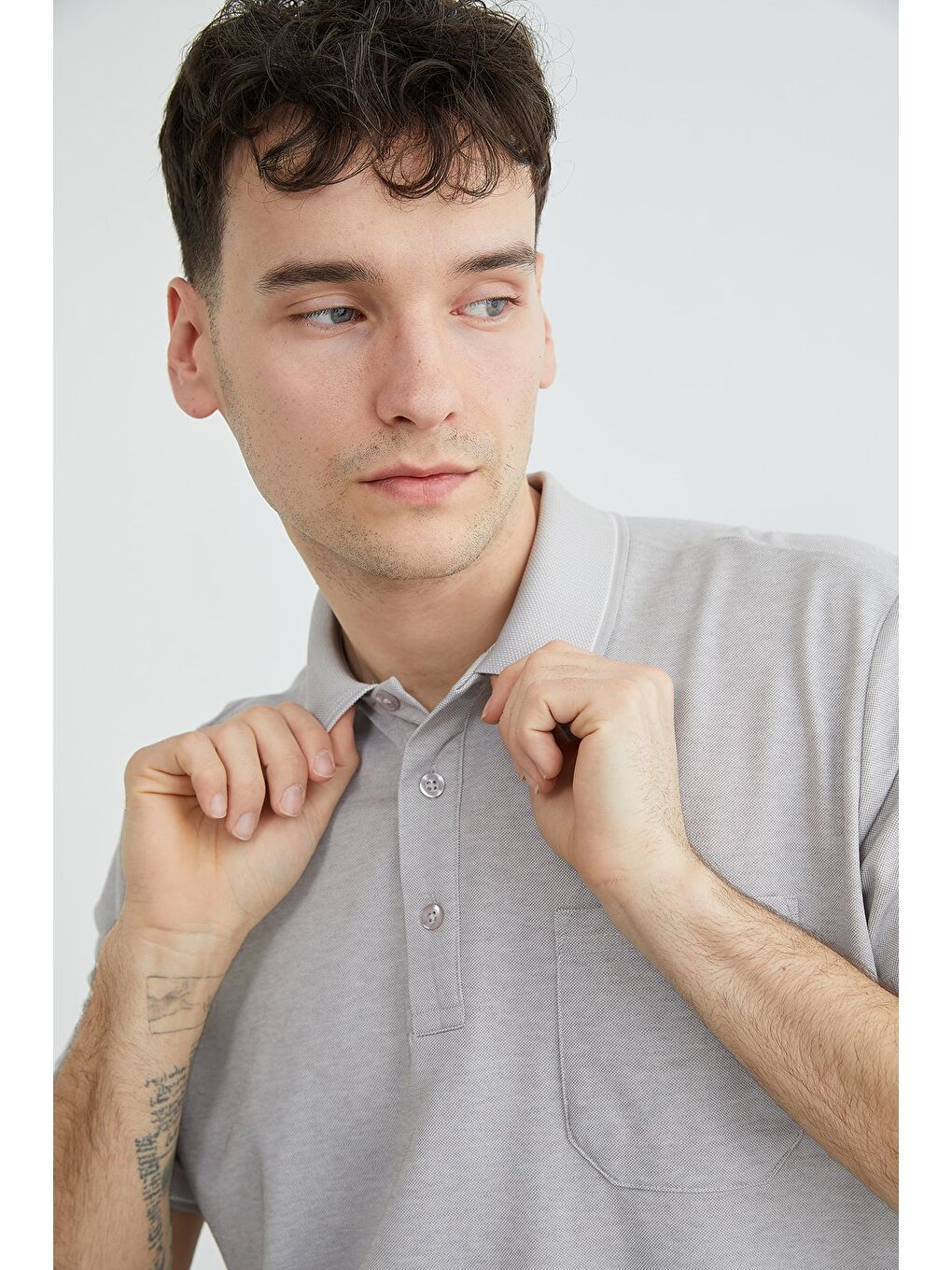 Gri Tek Cepli Polo Yaka Tişört-1