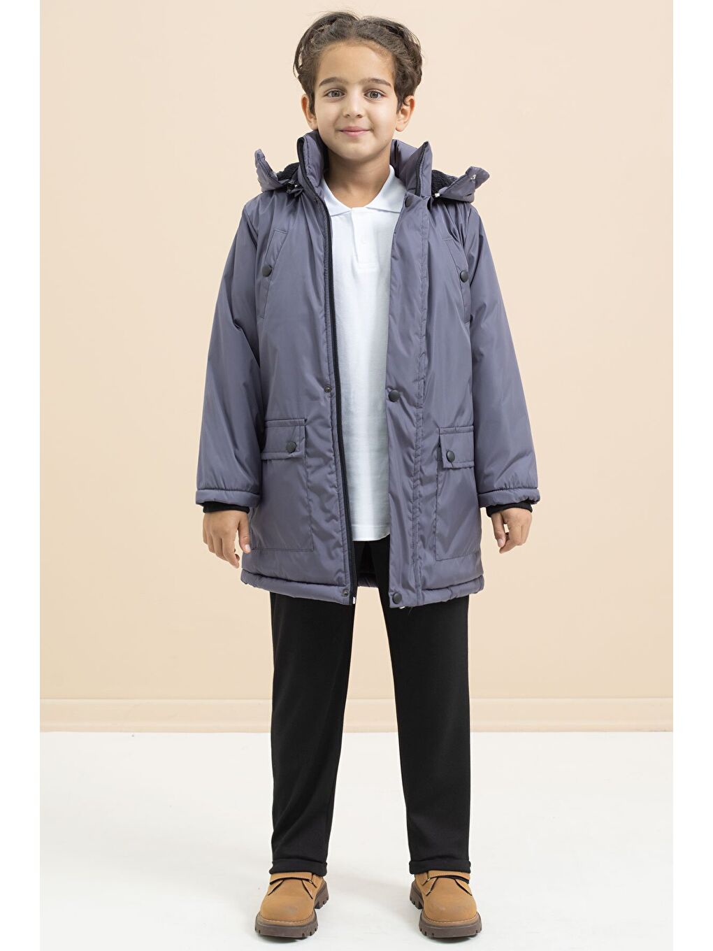 Gri Füme İçi Kürklü Çıtçıtlı Cepli Uzun Kesim Erkek Çocuk Kapüşonlu Şişme Mont 21449