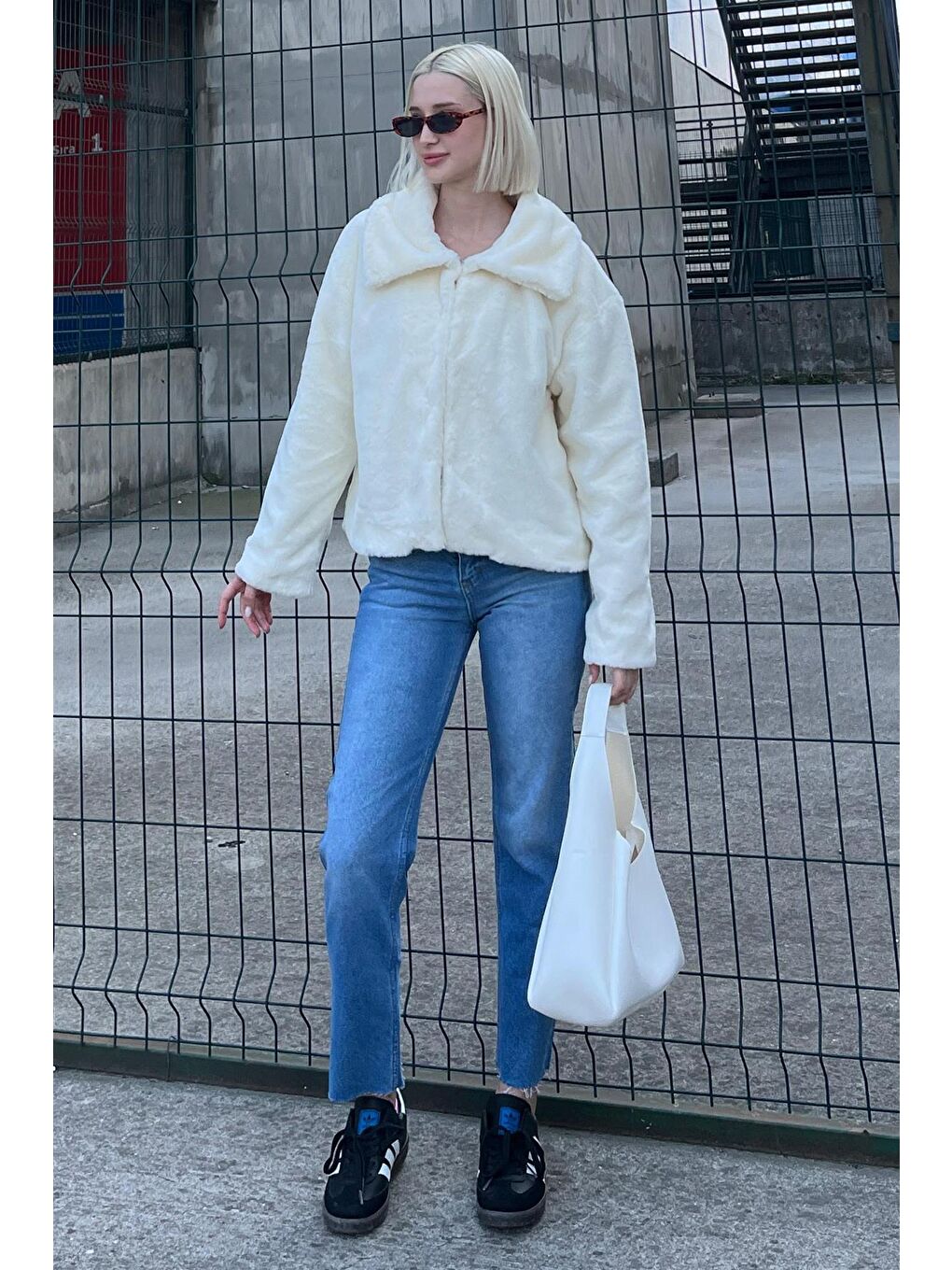 Ekru Yakalı Yumuşak Dokulu Astarlı Kadın Pelüş Kürk Mg2178-5