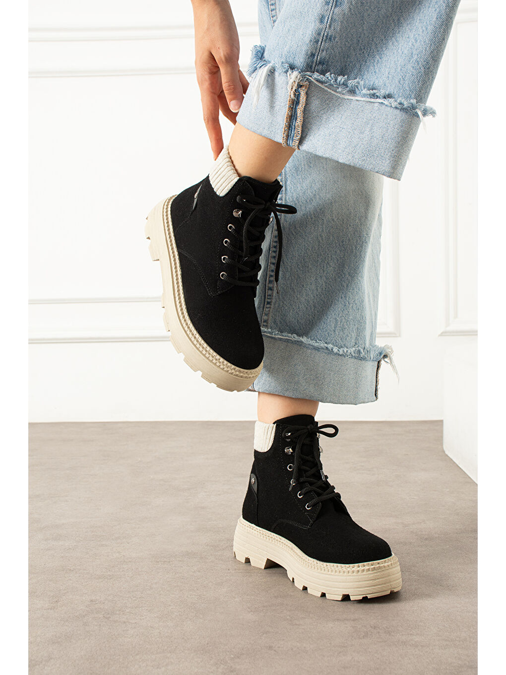 Kadın Bağcıklı Siyah Bot-1