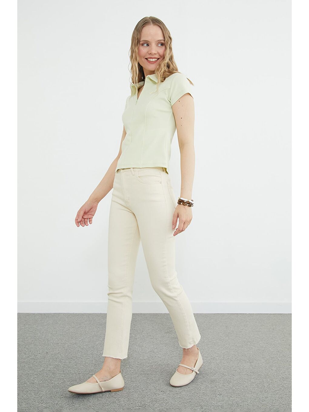 Yeşil Kalp Nakışlı Yarım Fermuarlı Polo Yaka Slim Fit Tişört-3