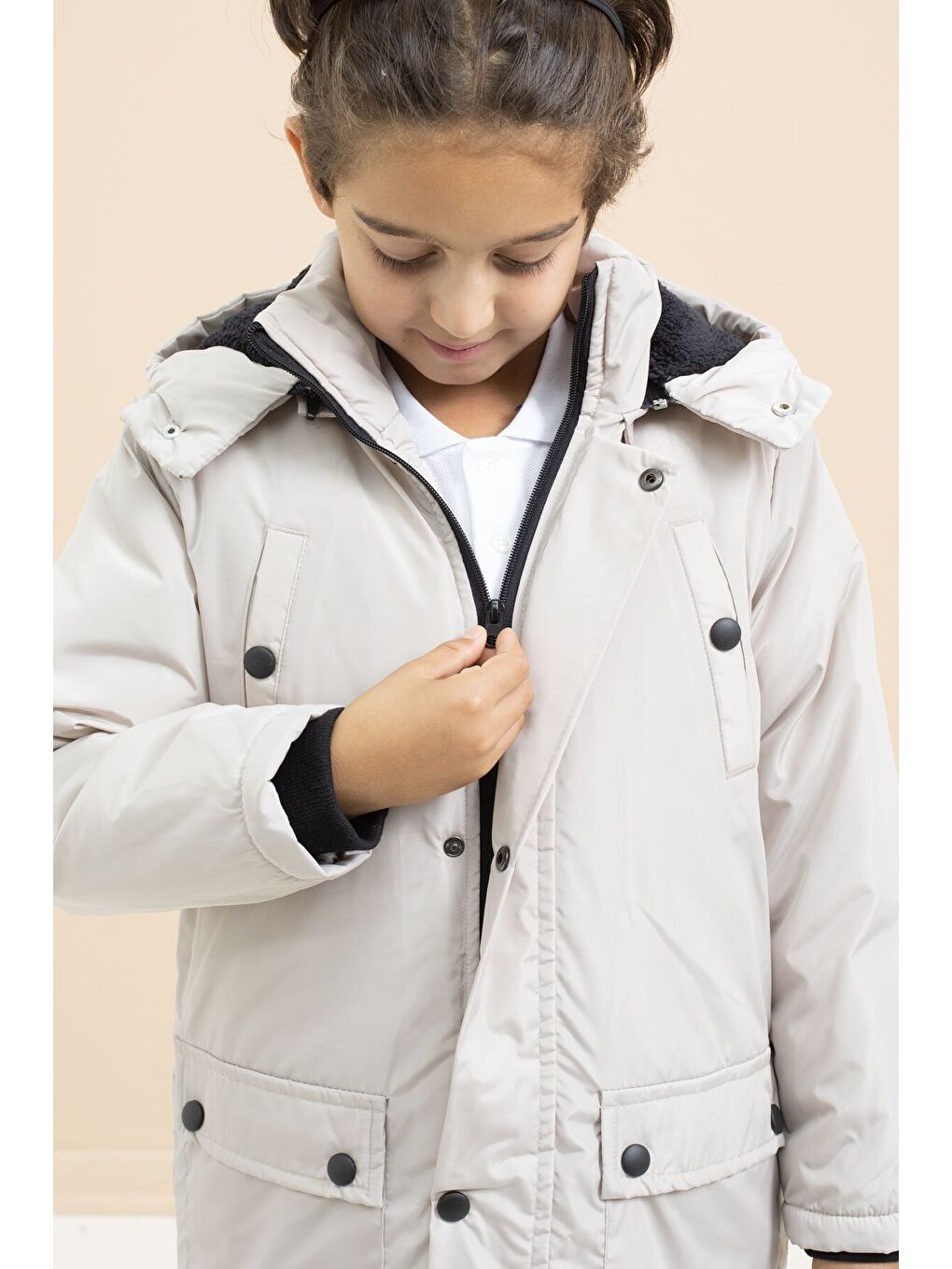 Ekru Krem İçi Kürklü Çıtçıtlı Cepli Uzun Kesim Erkek Çocuk Kapüşonlu Şişme Mont 21447-3