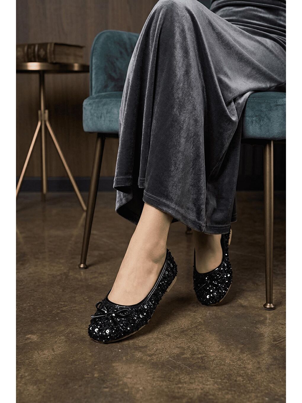 Siyah Eya Işıltılı Payet İşlemeli Kadın Babet - Rahat Tabanlı Fiyonk Detaylı Kadın Ayakkabı-2