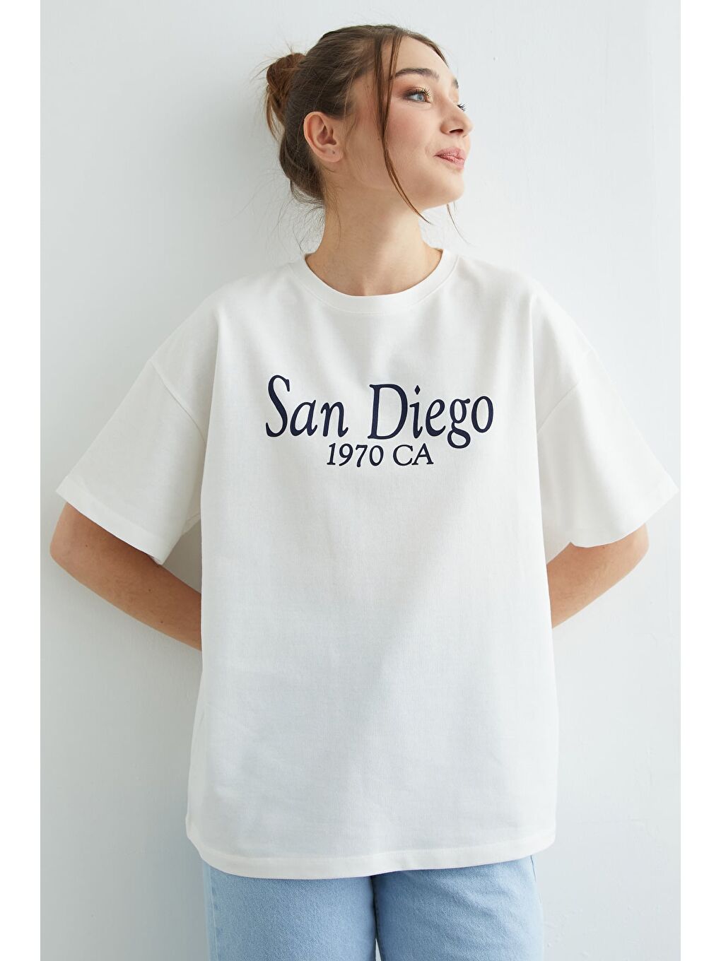 Beyaz San Diego Baskılı Oversize Tişört