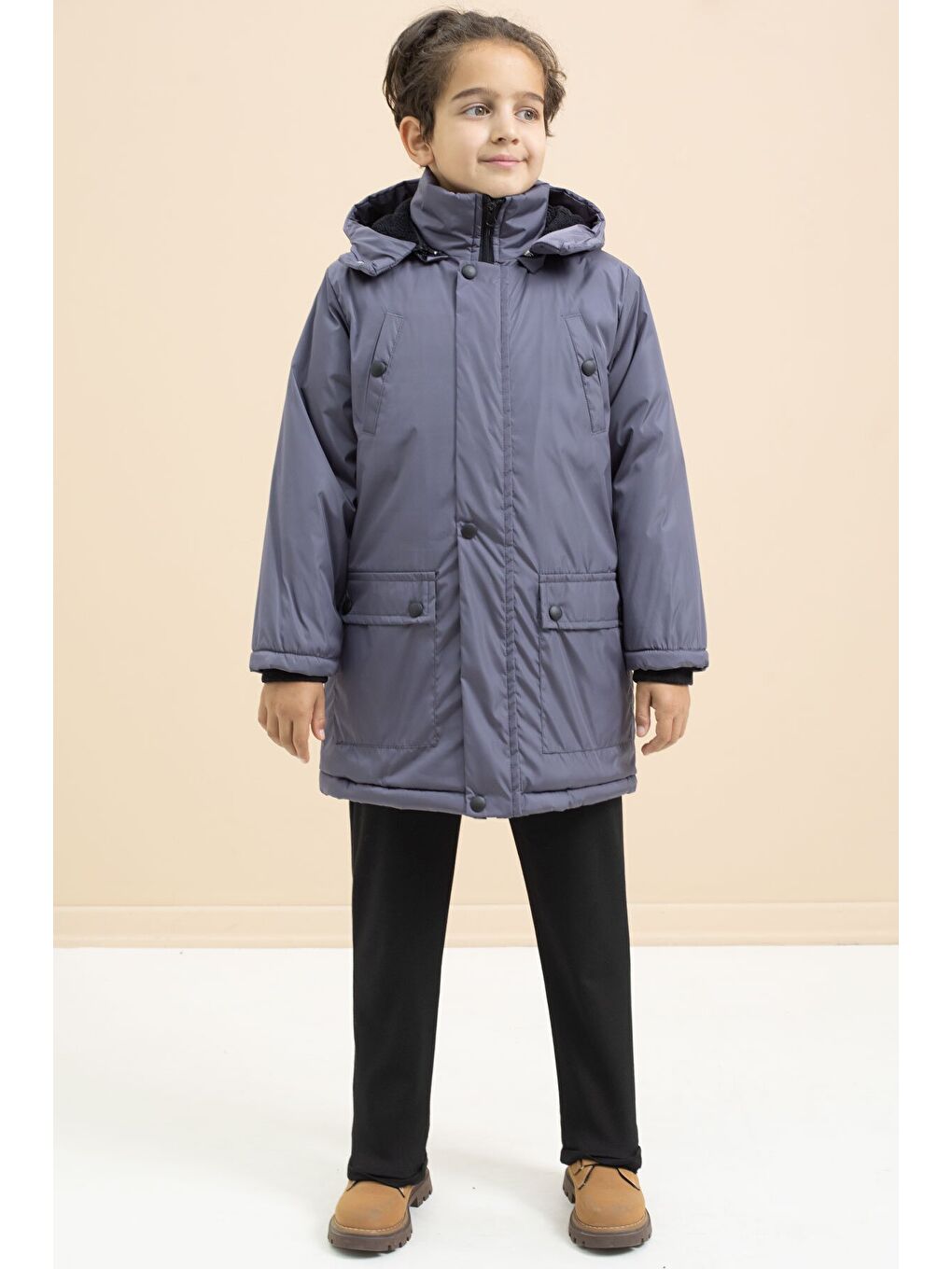 Gri Füme İçi Kürklü Çıtçıtlı Cepli Uzun Kesim Erkek Çocuk Kapüşonlu Şişme Mont 21449-1