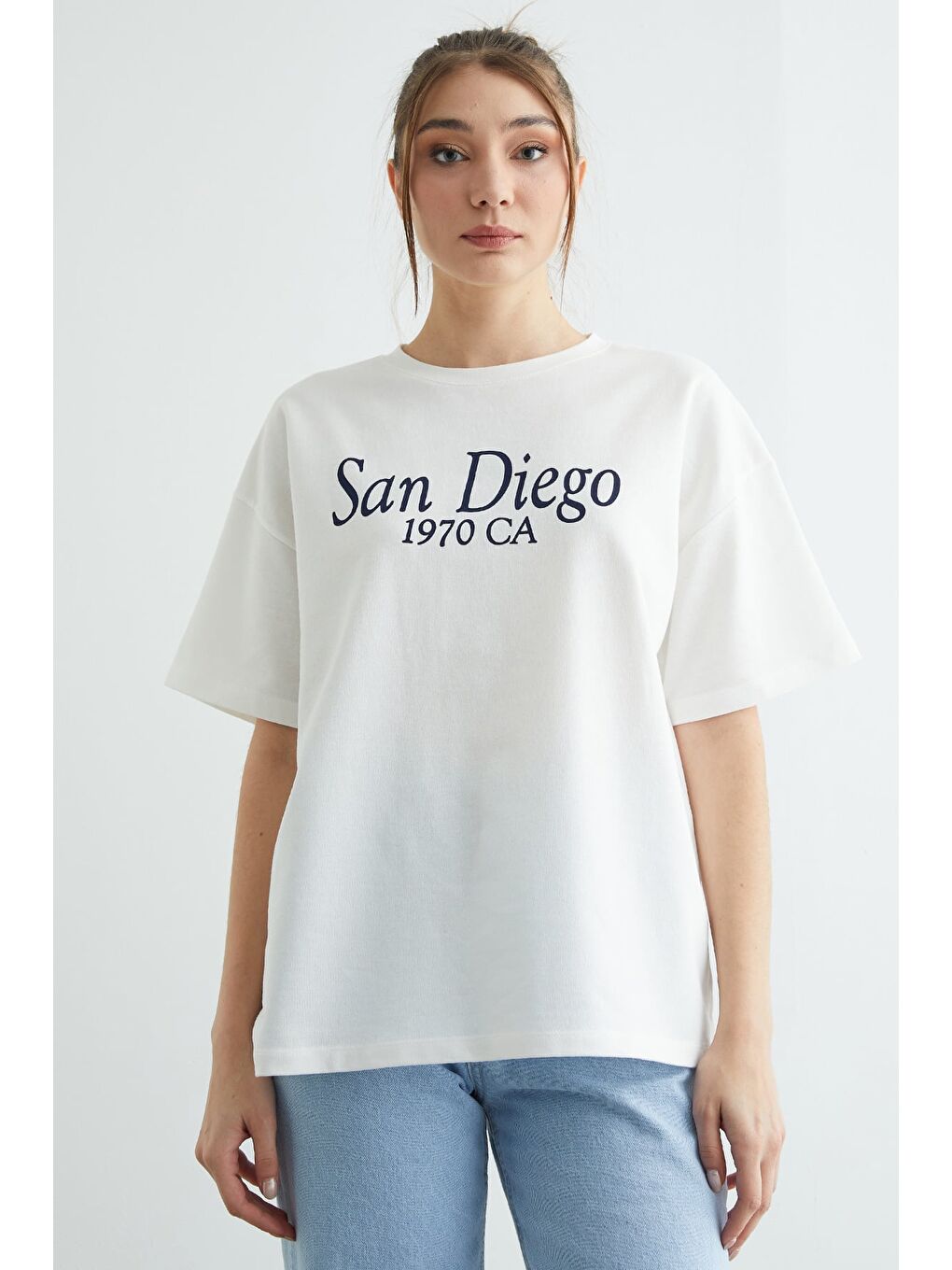 Beyaz San Diego Baskılı Oversize Tişört-1
