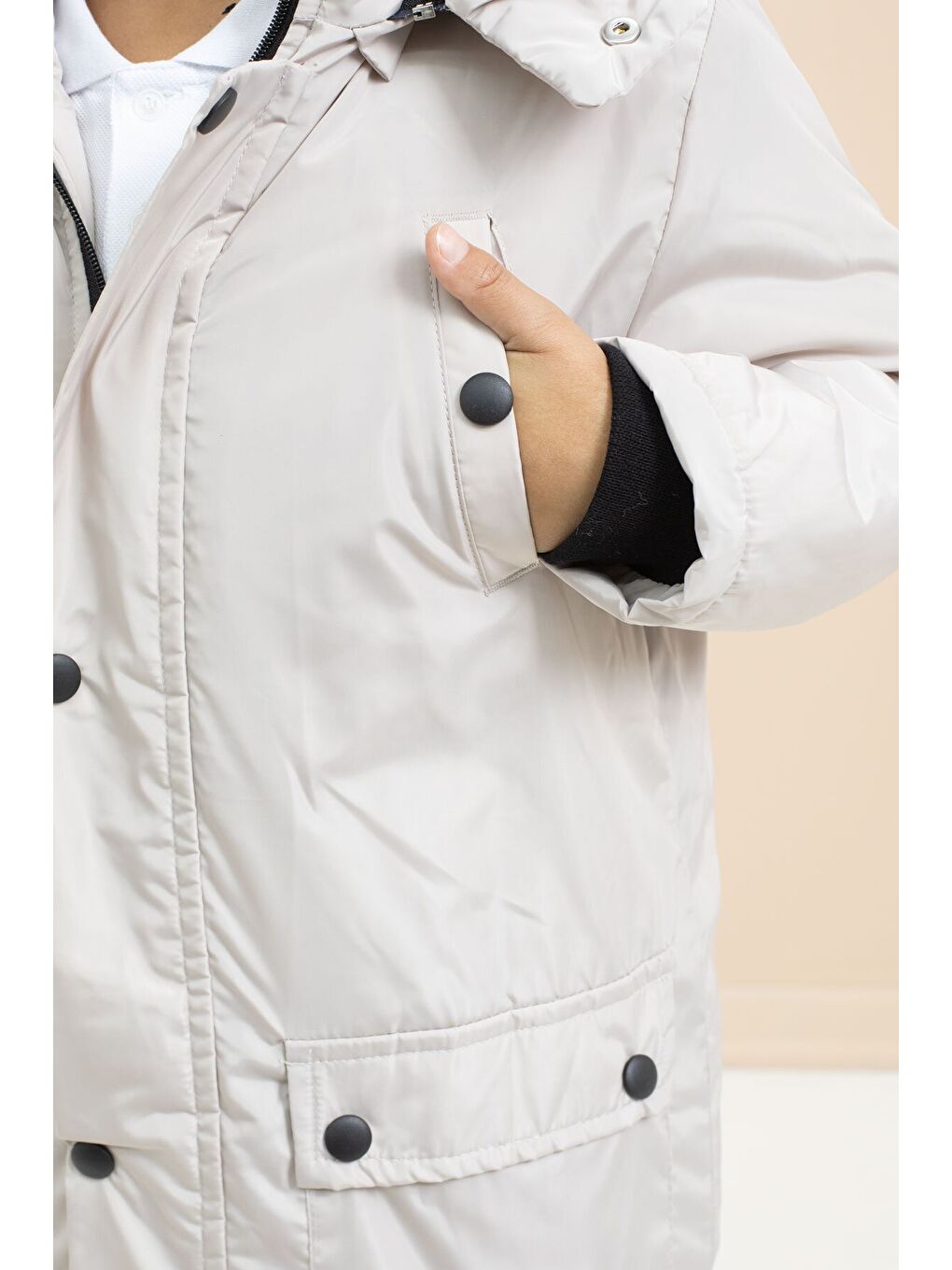 Ekru Krem İçi Kürklü Çıtçıtlı Cepli Uzun Kesim Erkek Çocuk Kapüşonlu Şişme Mont 21447-4