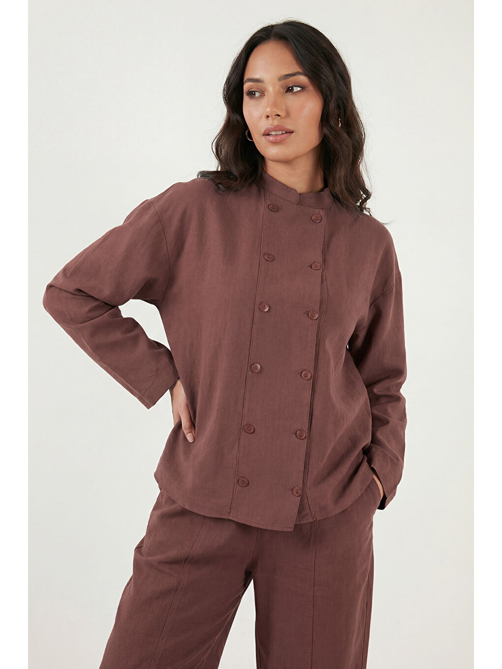 Kahverengi Pamuklu Hakim Yaka Kruvaze Düğmeli Kadın Takım 6928978-3