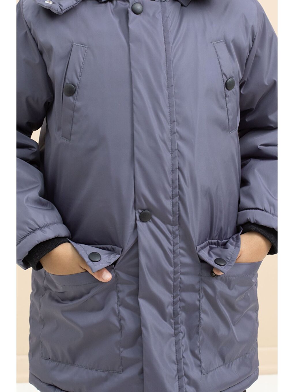 Gri Füme İçi Kürklü Çıtçıtlı Cepli Uzun Kesim Erkek Çocuk Kapüşonlu Şişme Mont 21449-3