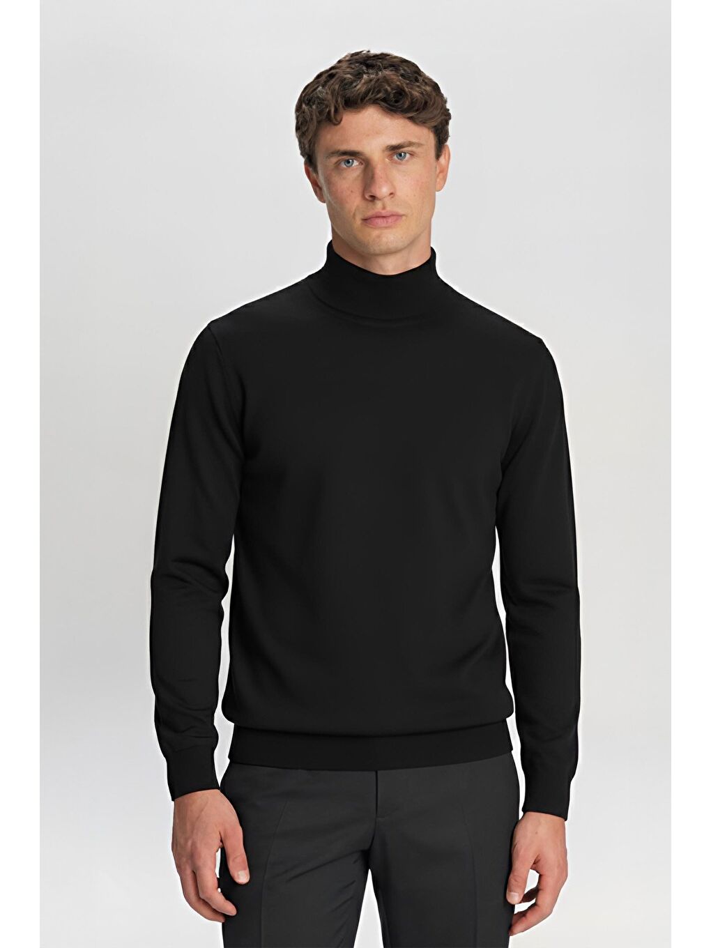 Siyah Regular Fit Pamuklu Yarım Balıkçı Yaka Triko Kazak