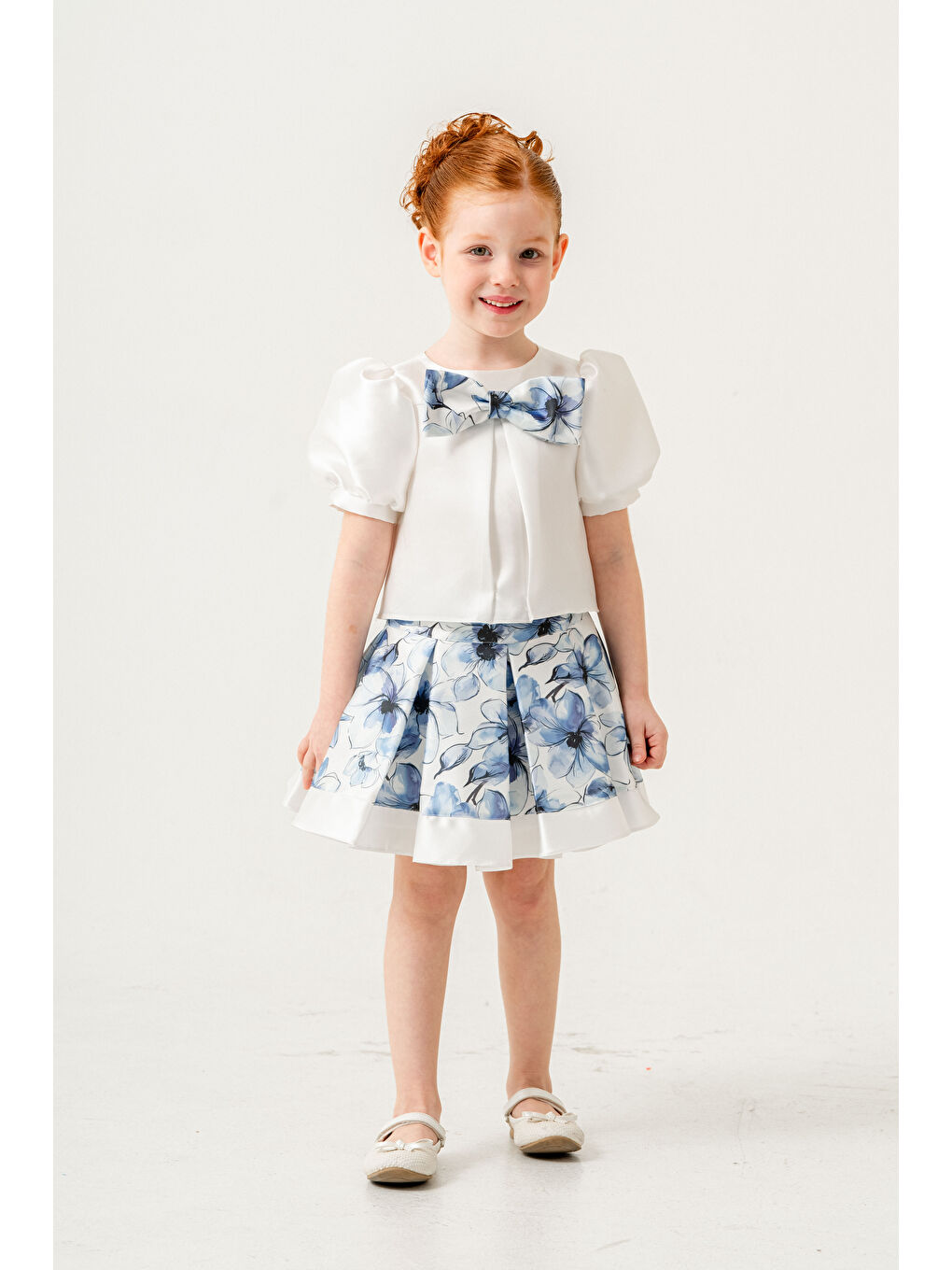 Mavi Çiçek Baskılı Yaka Fiyonklu Takım