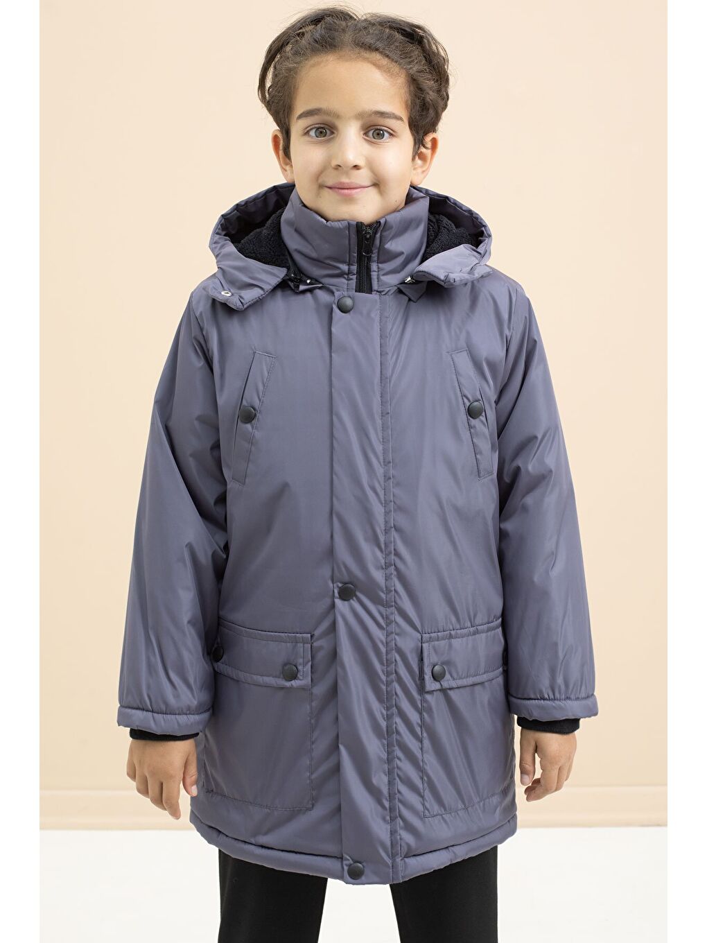 Gri Füme İçi Kürklü Çıtçıtlı Cepli Uzun Kesim Erkek Çocuk Kapüşonlu Şişme Mont 21449-4