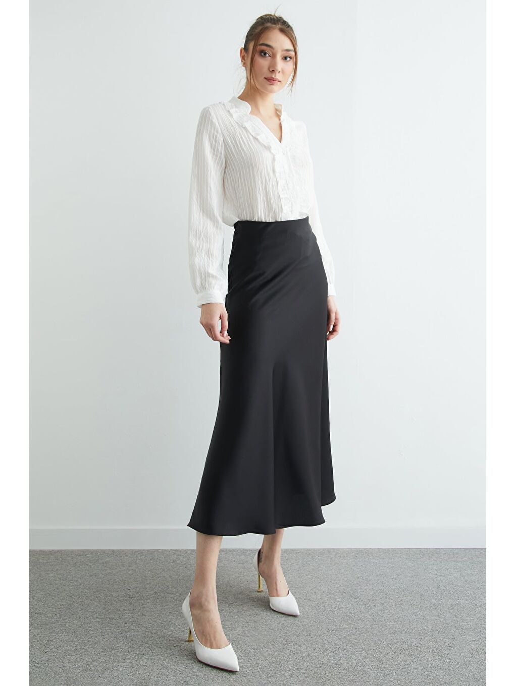 Beyaz Önü Fırfırlı Çizgili Jakarlı Gömlek-1