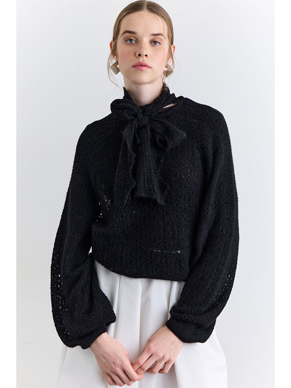 Bağlama Yakalı Ajurlu Kazak Siyah