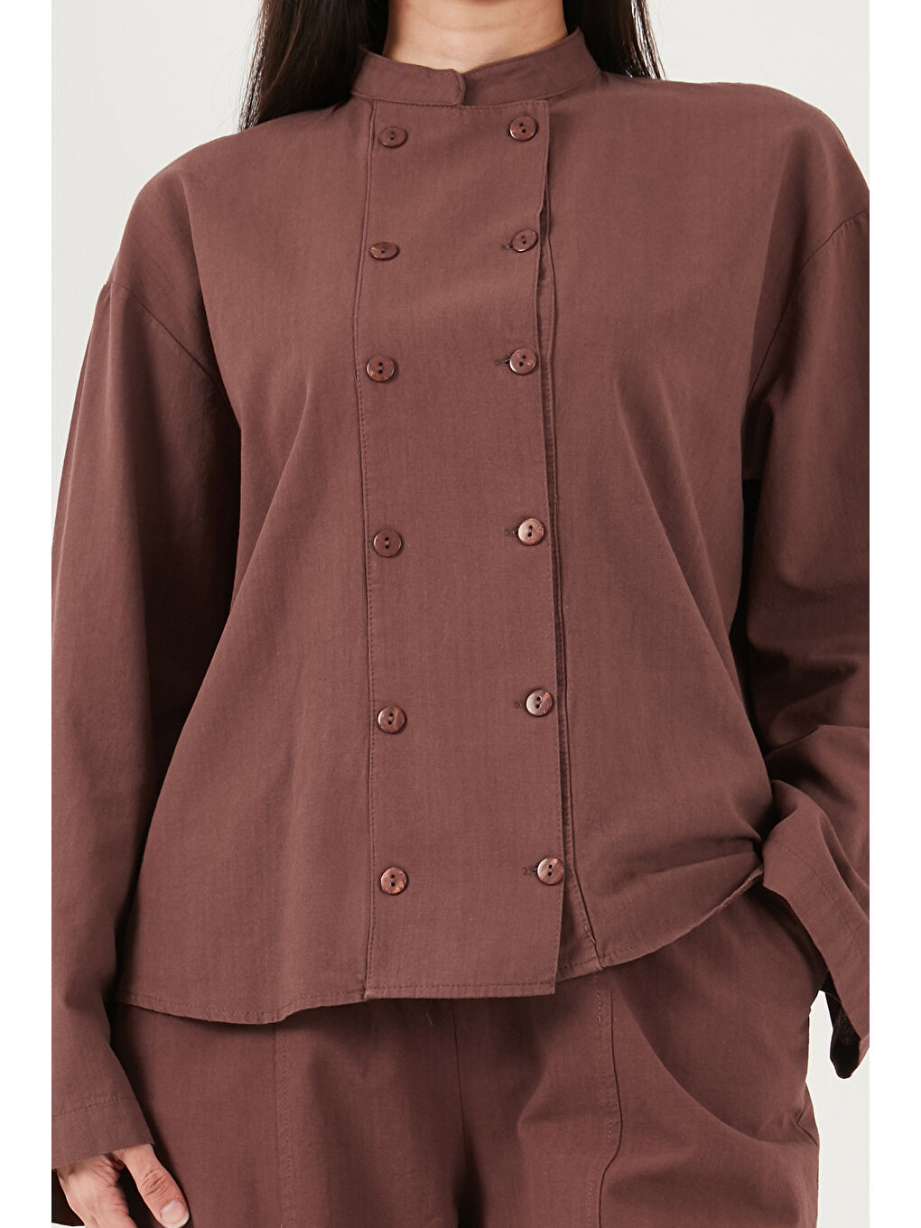 Kahverengi Pamuklu Hakim Yaka Kruvaze Düğmeli Kadın Takım 6928978-4