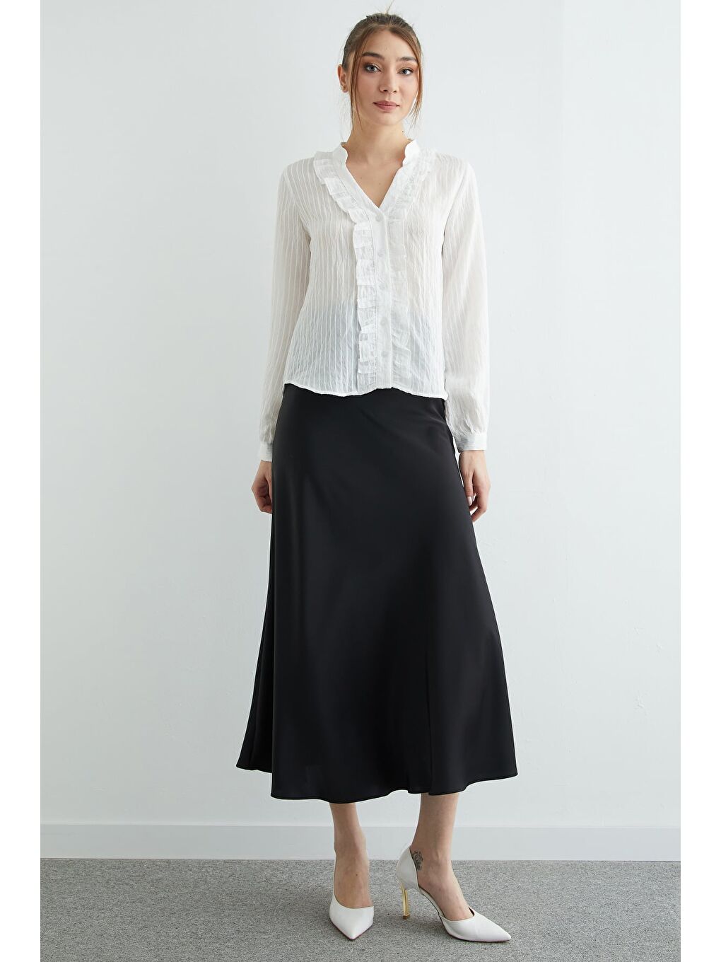 Beyaz Önü Fırfırlı Çizgili Jakarlı Gömlek-4