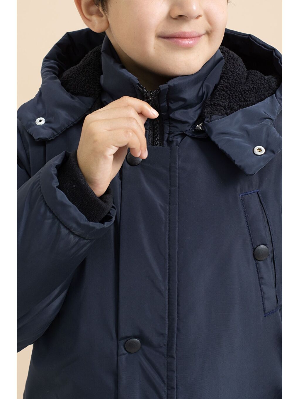 Lacivert İçi Kürklü Çıtçıtlı Cepli Uzun Kesim Erkek Çocuk Kapüşonlu Şişme Mont 21446-2