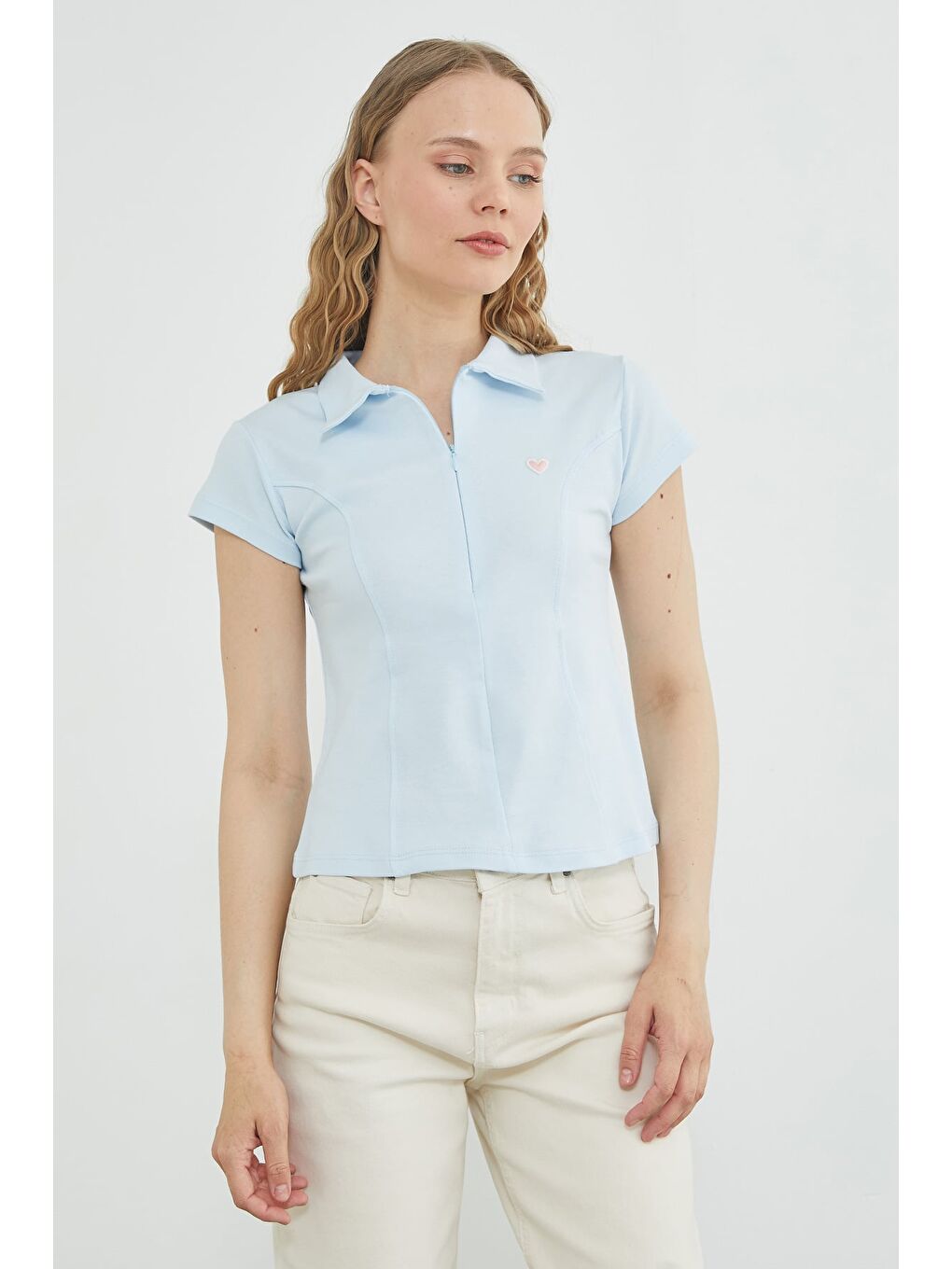 Mavi Kalp Nakışlı Yarım Fermuarlı Polo Yaka Slim Fit Tişört-3
