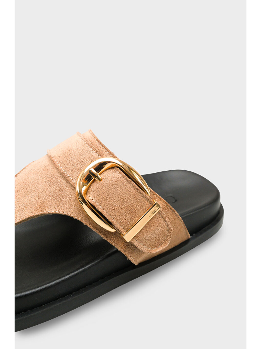 Bej Michell Düz Topuklu Parmak Arası Metal Tokalı Kadın Terlik-3