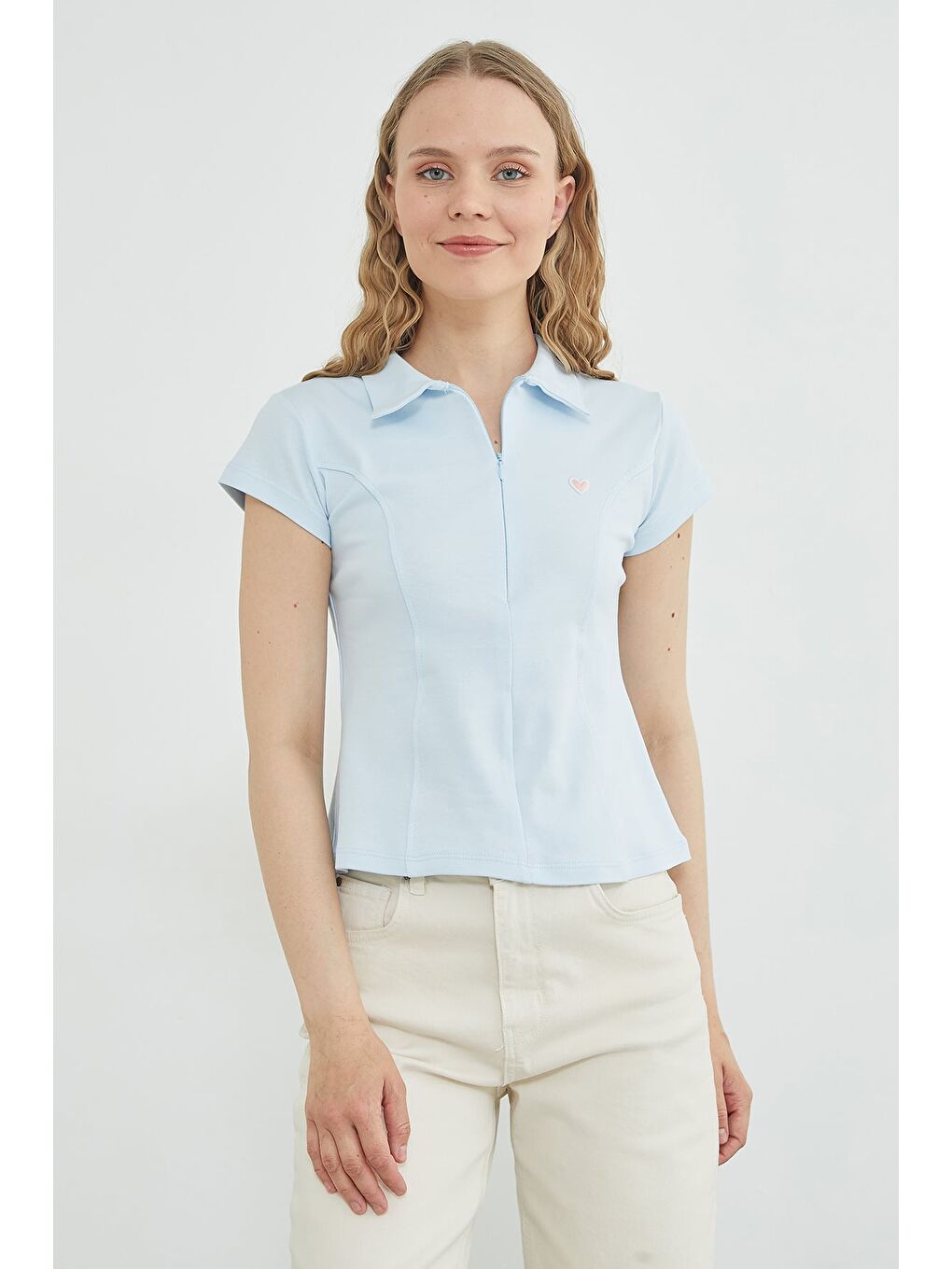 Mavi Kalp Nakışlı Yarım Fermuarlı Polo Yaka Slim Fit Tişört-4