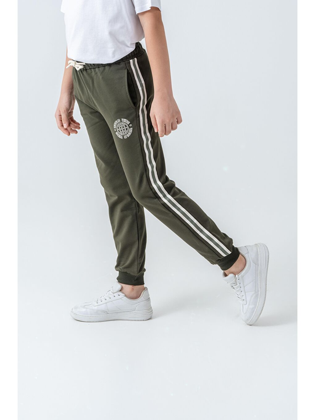 Haki Yanlar Şeritli World Wide Baskılı Erkek Çocuk Eşofman Altı-2