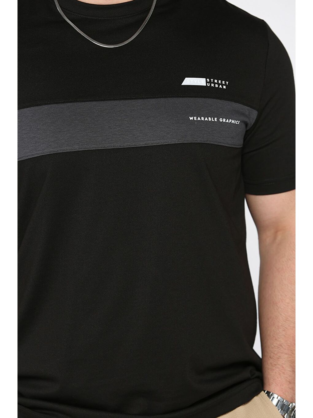 Siyah Erkek Bisiklet Yaka Baskılı Tişört-3