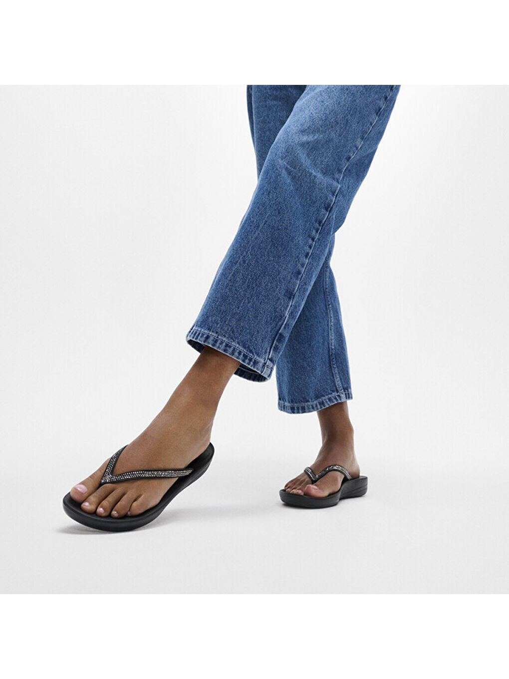 Siyah Kadın Parmak Arası Terlik-1