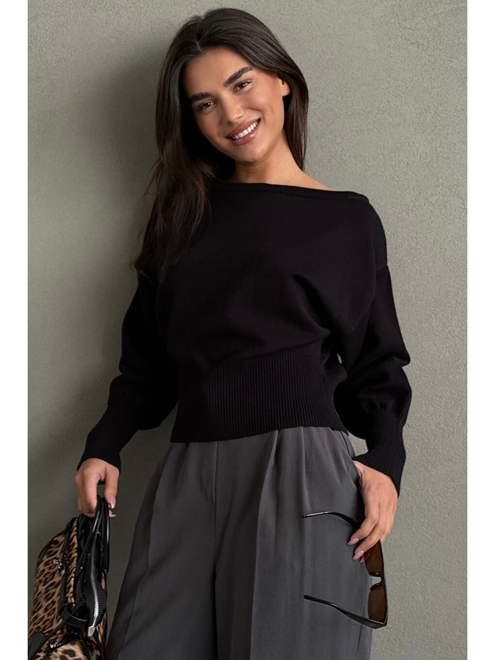Siyah Ribbed Asimetrik Kesimli Kadın Kazak Mg2744-4