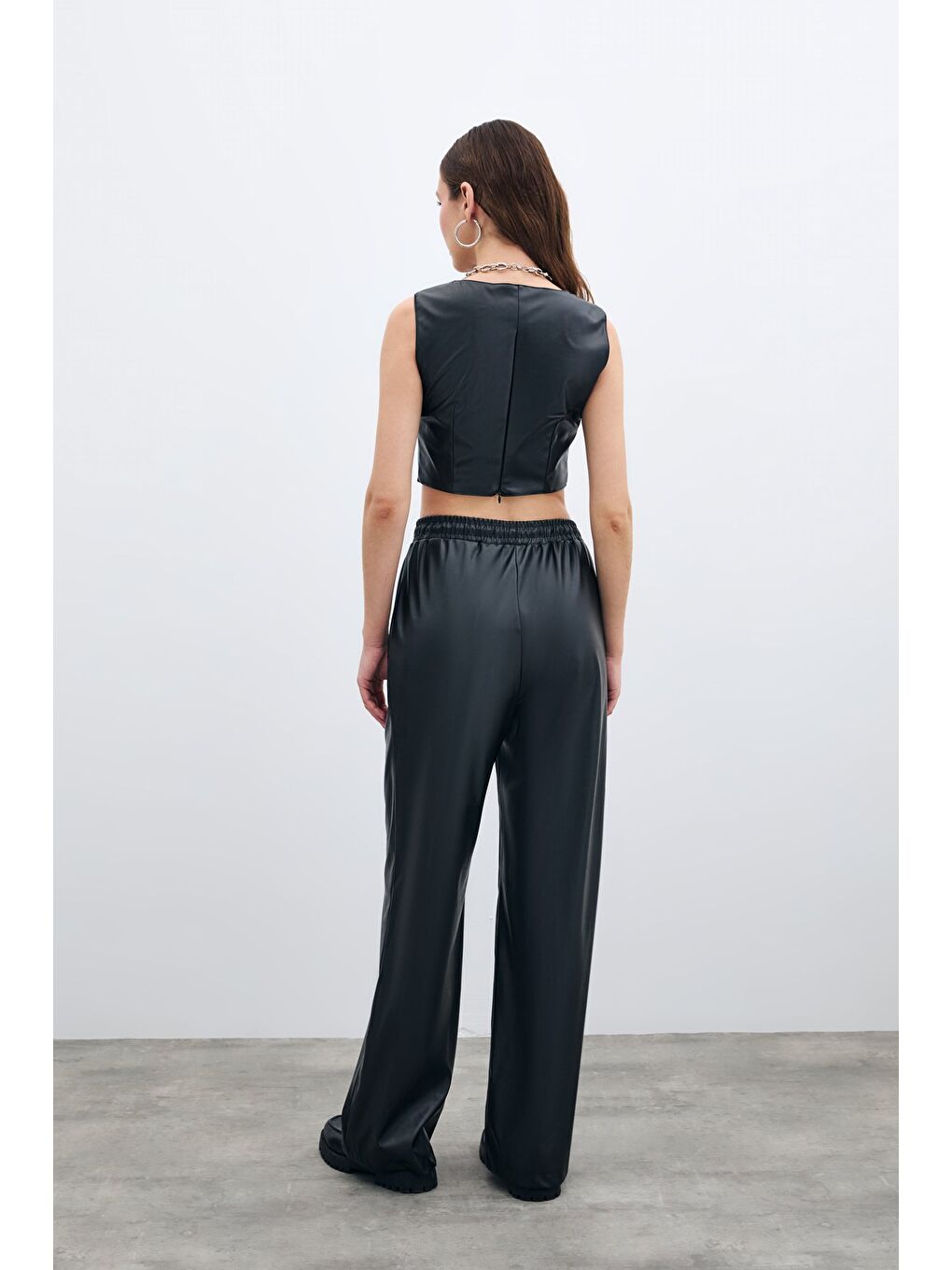 LCW Casual Kare Yaka Deri Crop - Siyah - 4