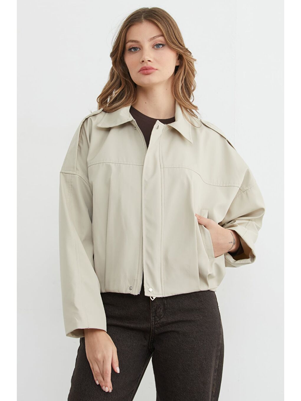 Bej Basic Omuz Detaylı Oversize Bomber Trençkot-4