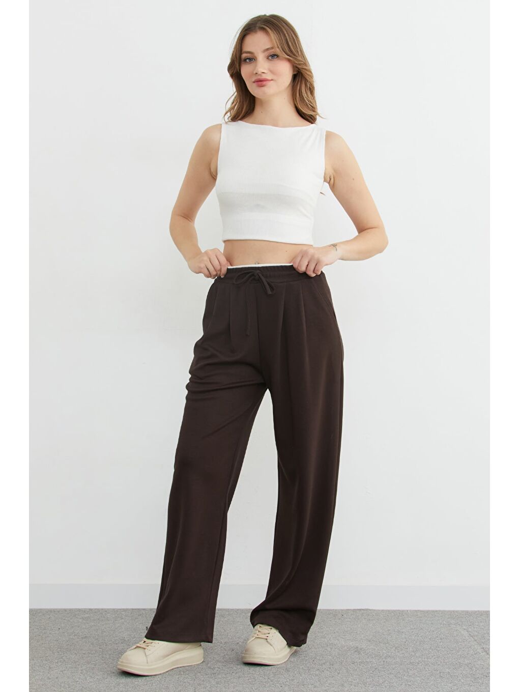 Kahverengi Beli Ribana Detaylı Pileli Modal Pantolon
