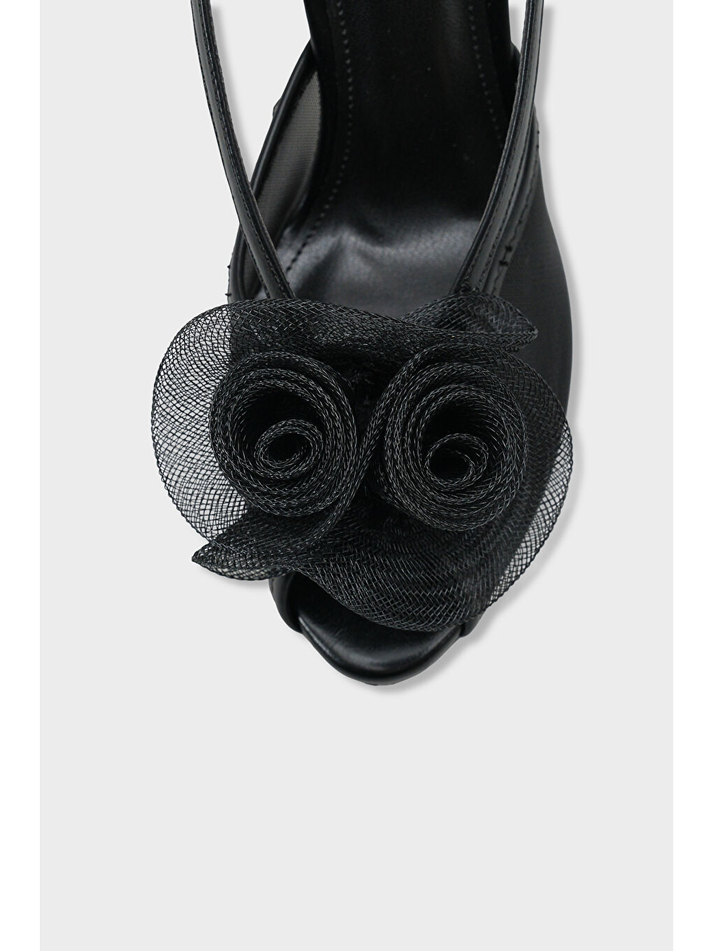 Siyah Reina Fileli Yuvarlak Burunlu Fiyonklu Yüksek Topuklu Bantlı Kadın Ayakkabı-2