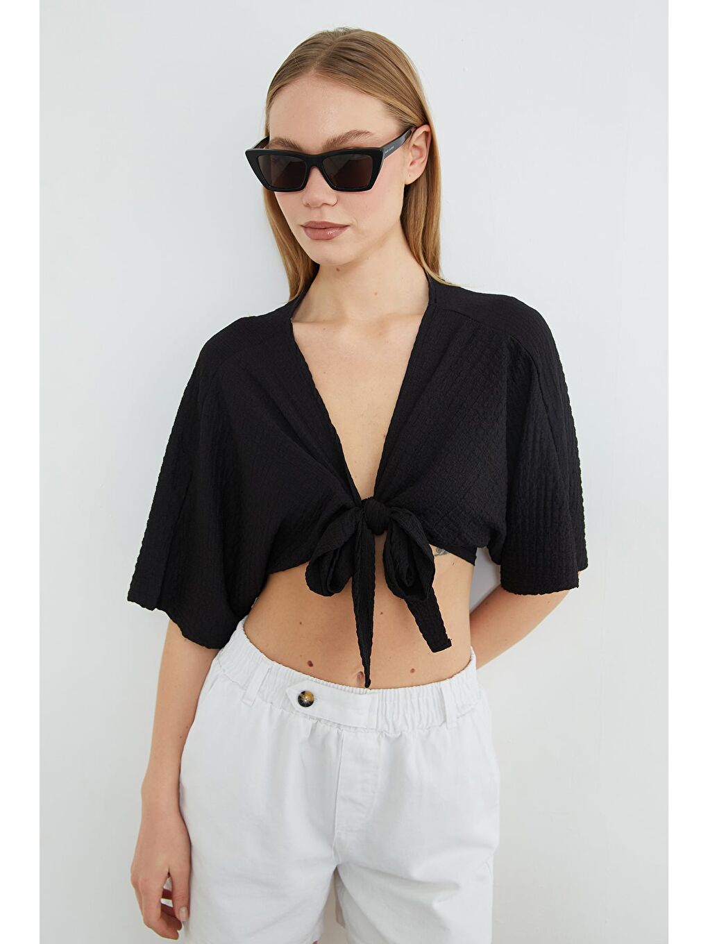 Siyah Önü Bağlamalı Bürümcük Kumaş Crop Bluz