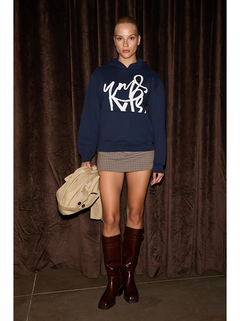 Lıoraen Kadın Baskılı Relaxed Kanguru Cepli Kapüşonlu Lacivert Sweatshirt-1