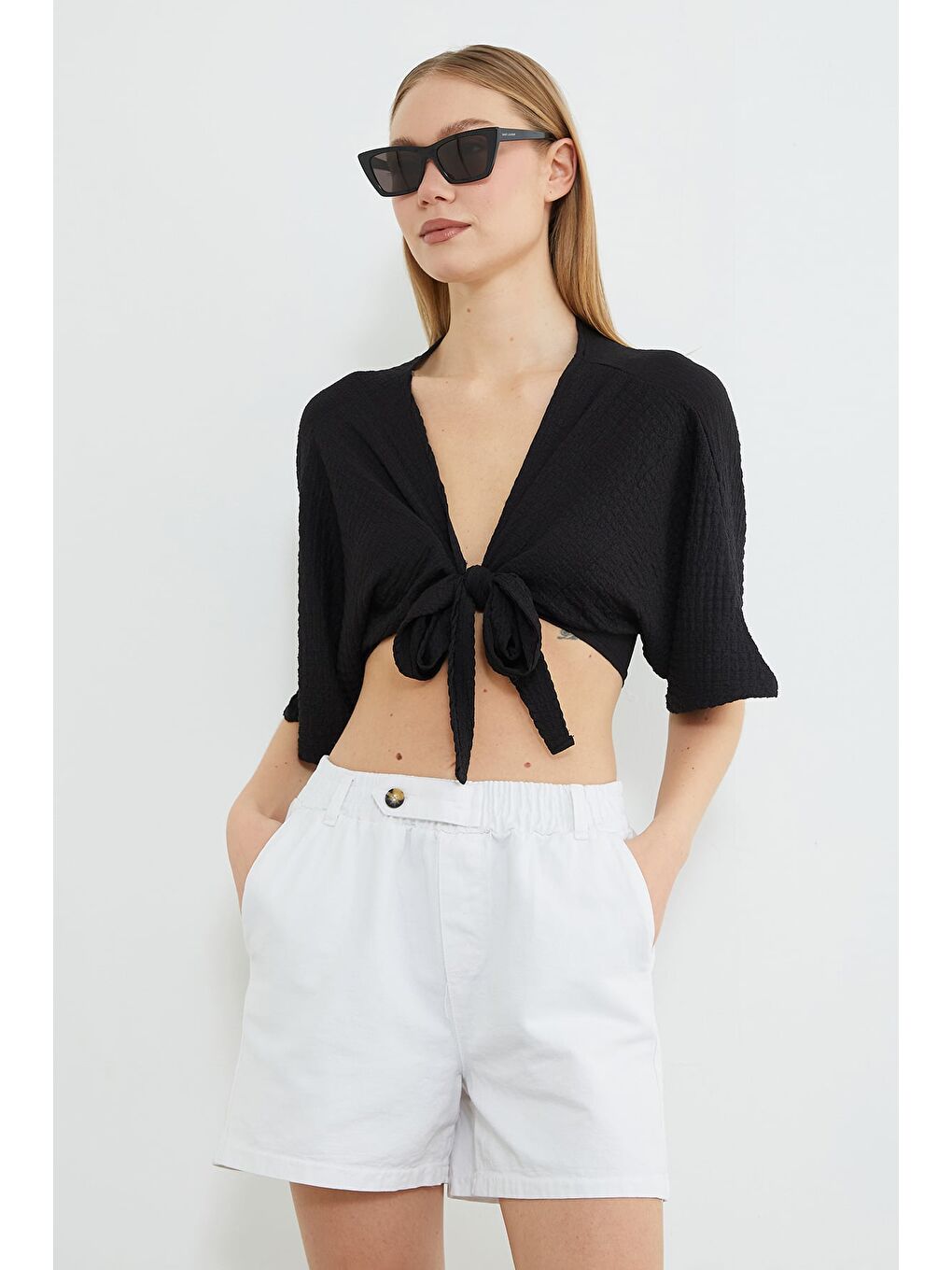 Siyah Önü Bağlamalı Bürümcük Kumaş Crop Bluz-2