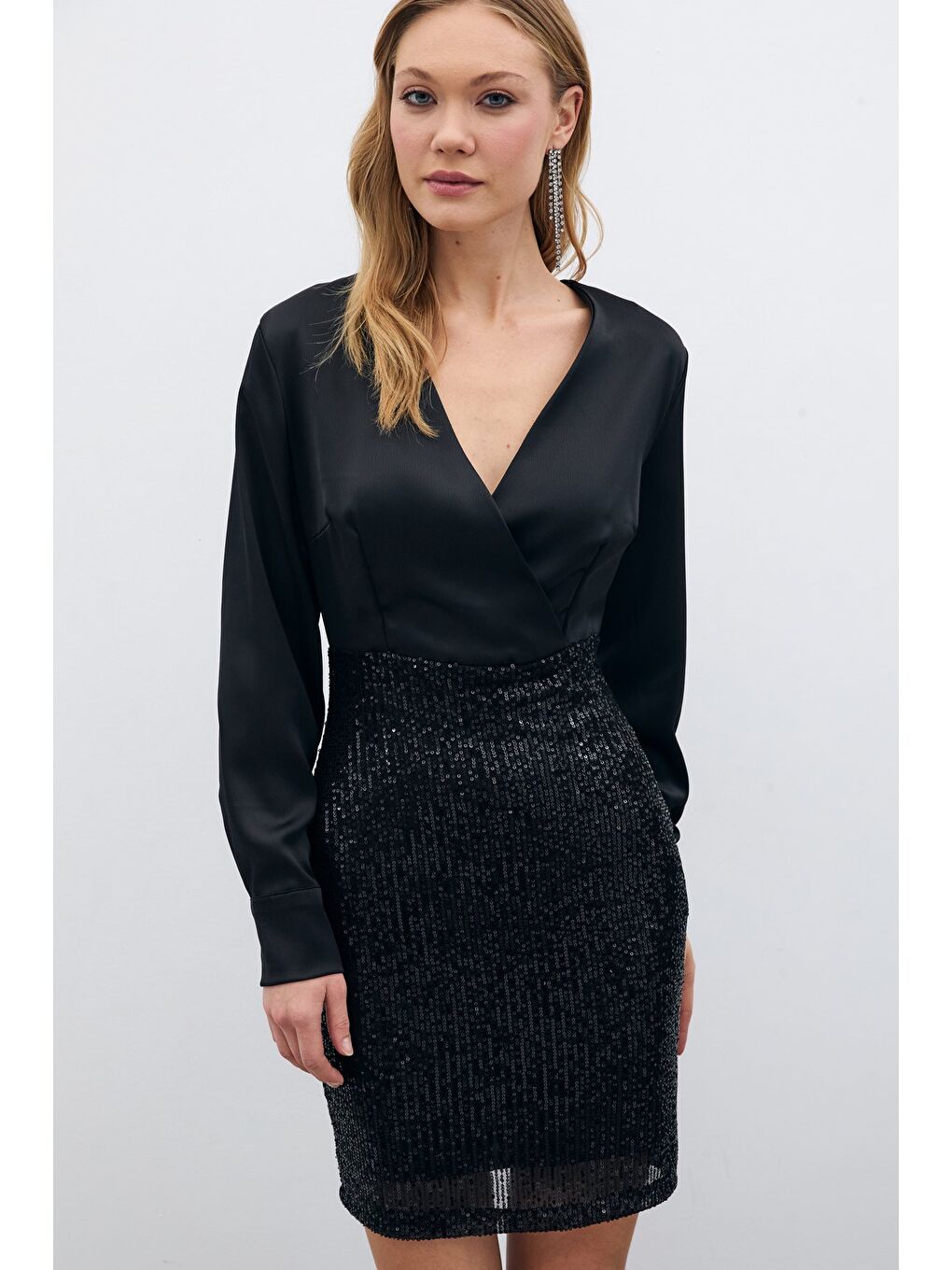 Payet Detaylı Saten Elbise - Siyah-2