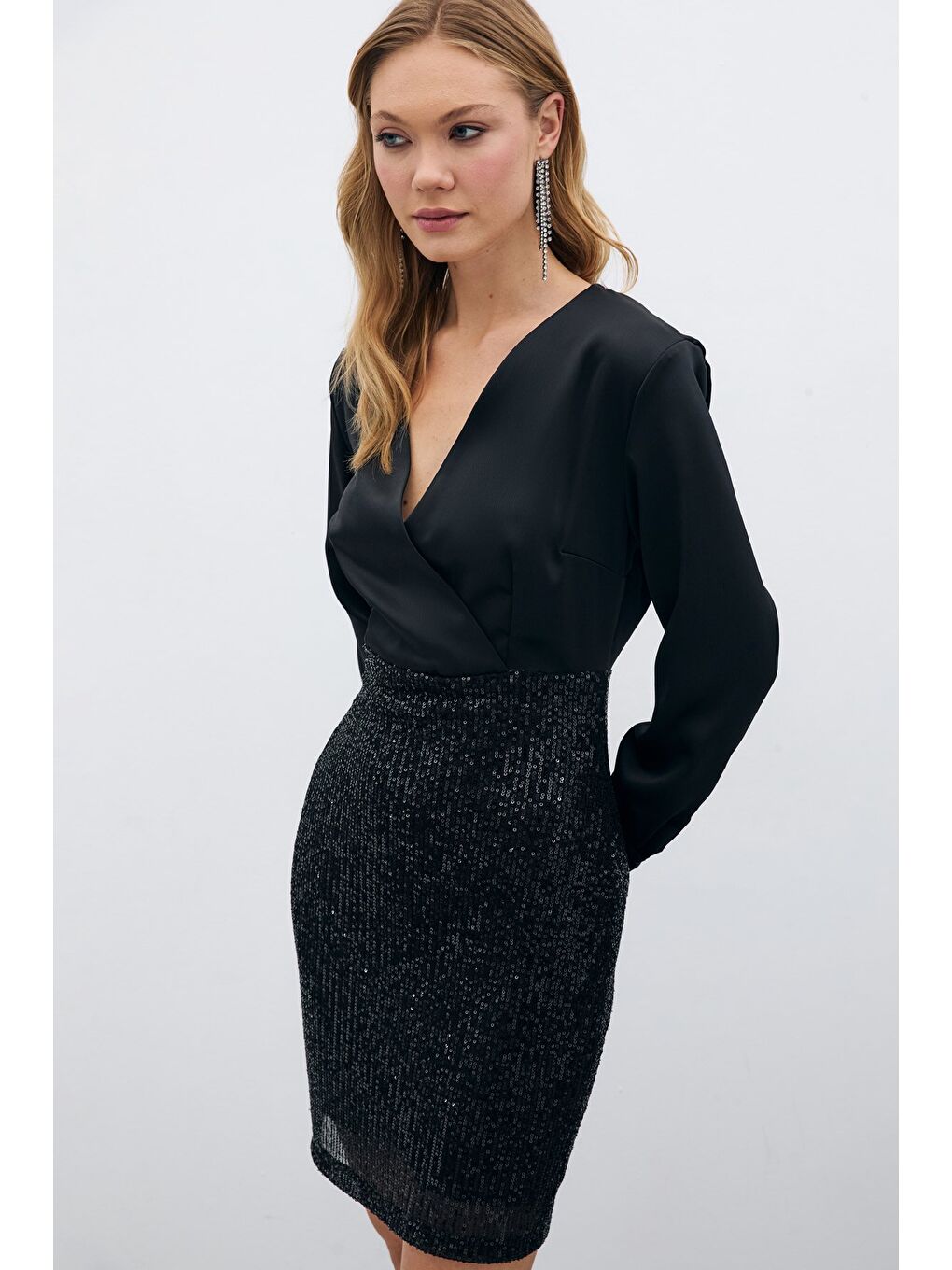 Payet Detaylı Saten Elbise - Siyah-4