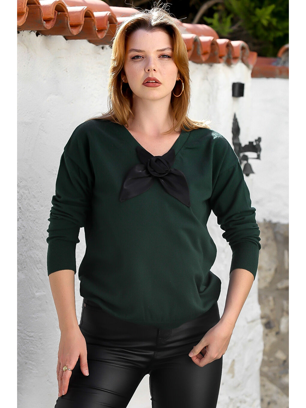 Koyu Yeşil V Yaka Uzun Kol Fiyonk Detaylı Casual Triko Kazak 65 60-5