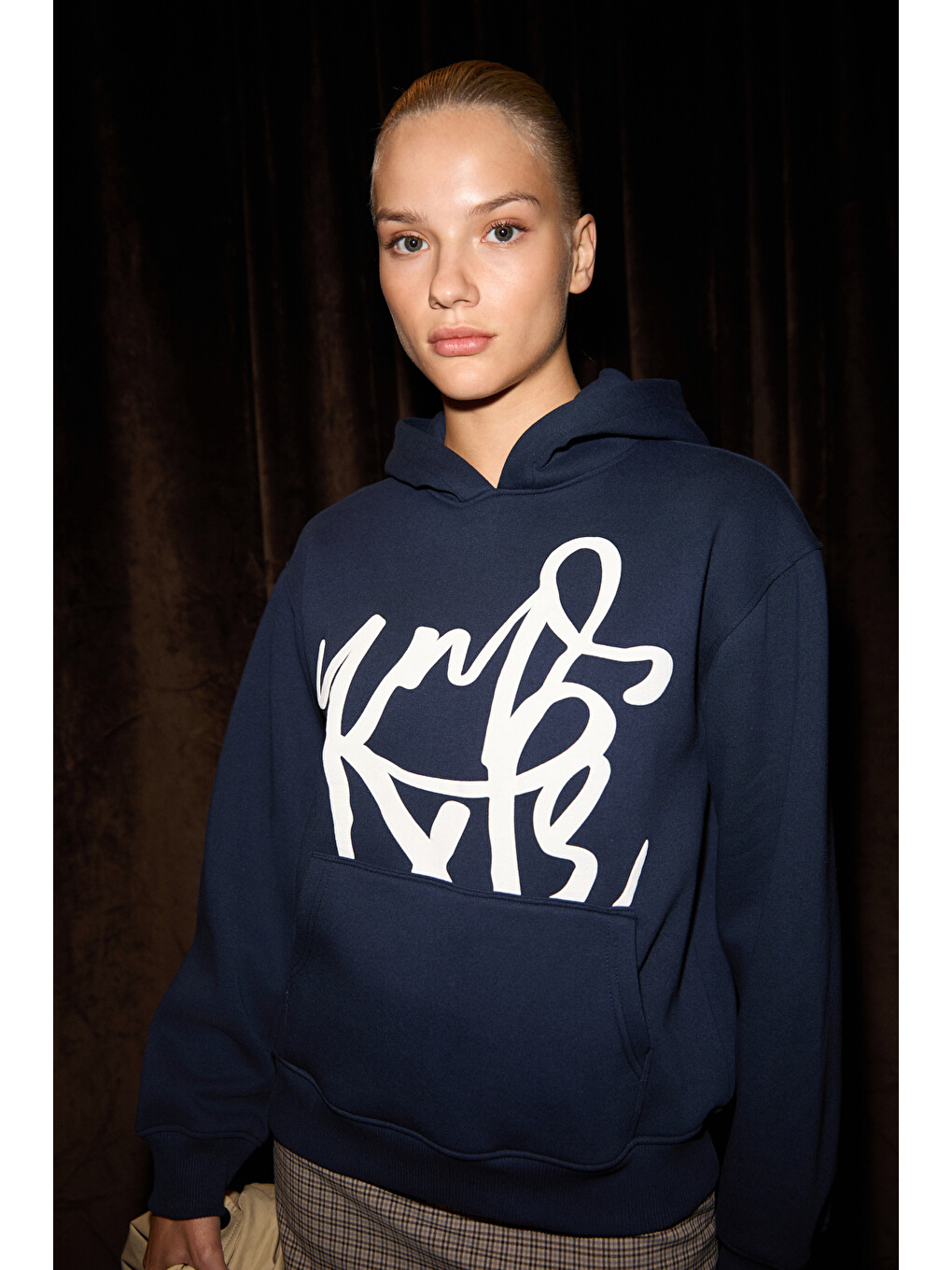 Lıoraen Kadın Baskılı Relaxed Kanguru Cepli Kapüşonlu Lacivert Sweatshirt-4