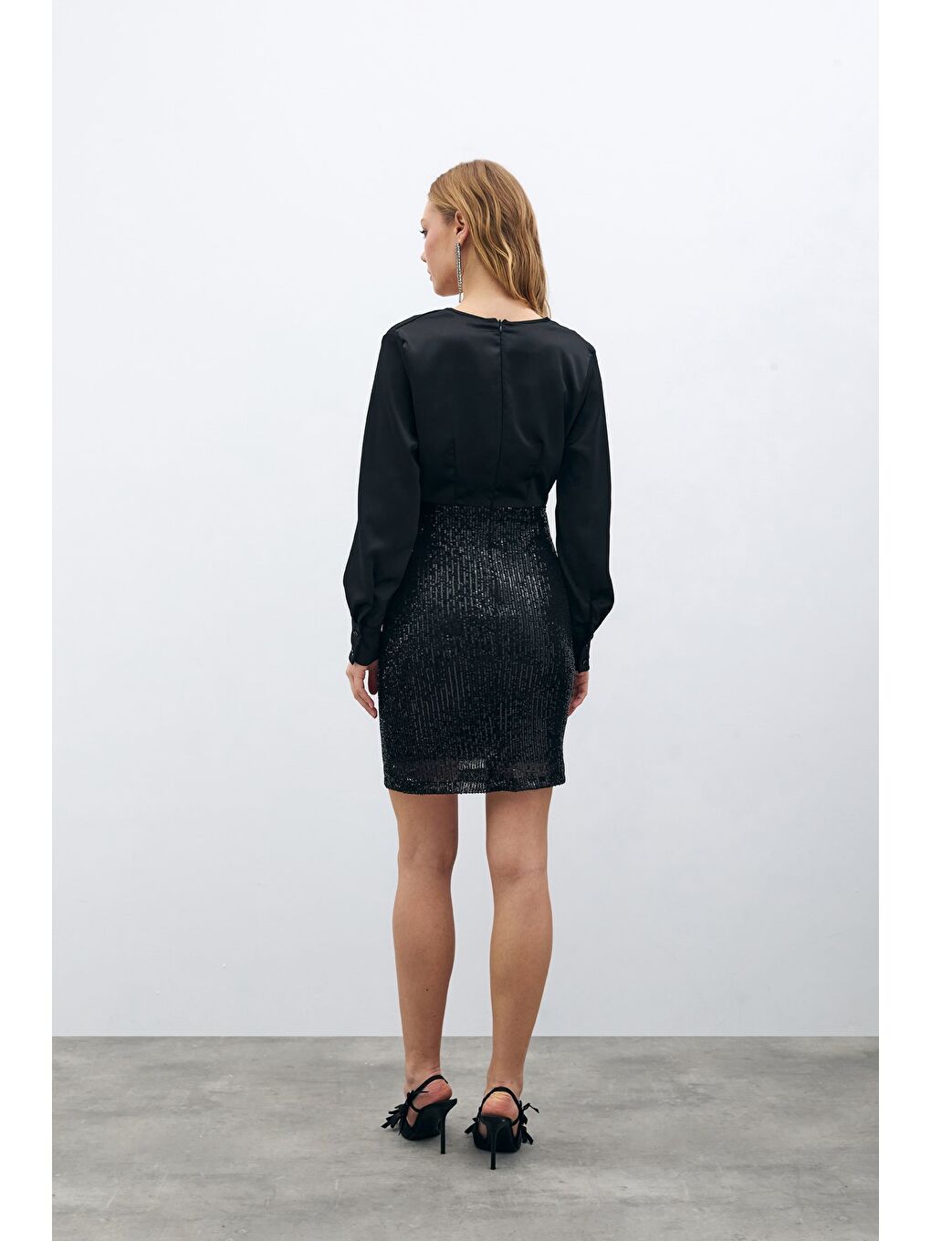 Payet Detaylı Saten Elbise - Siyah-7
