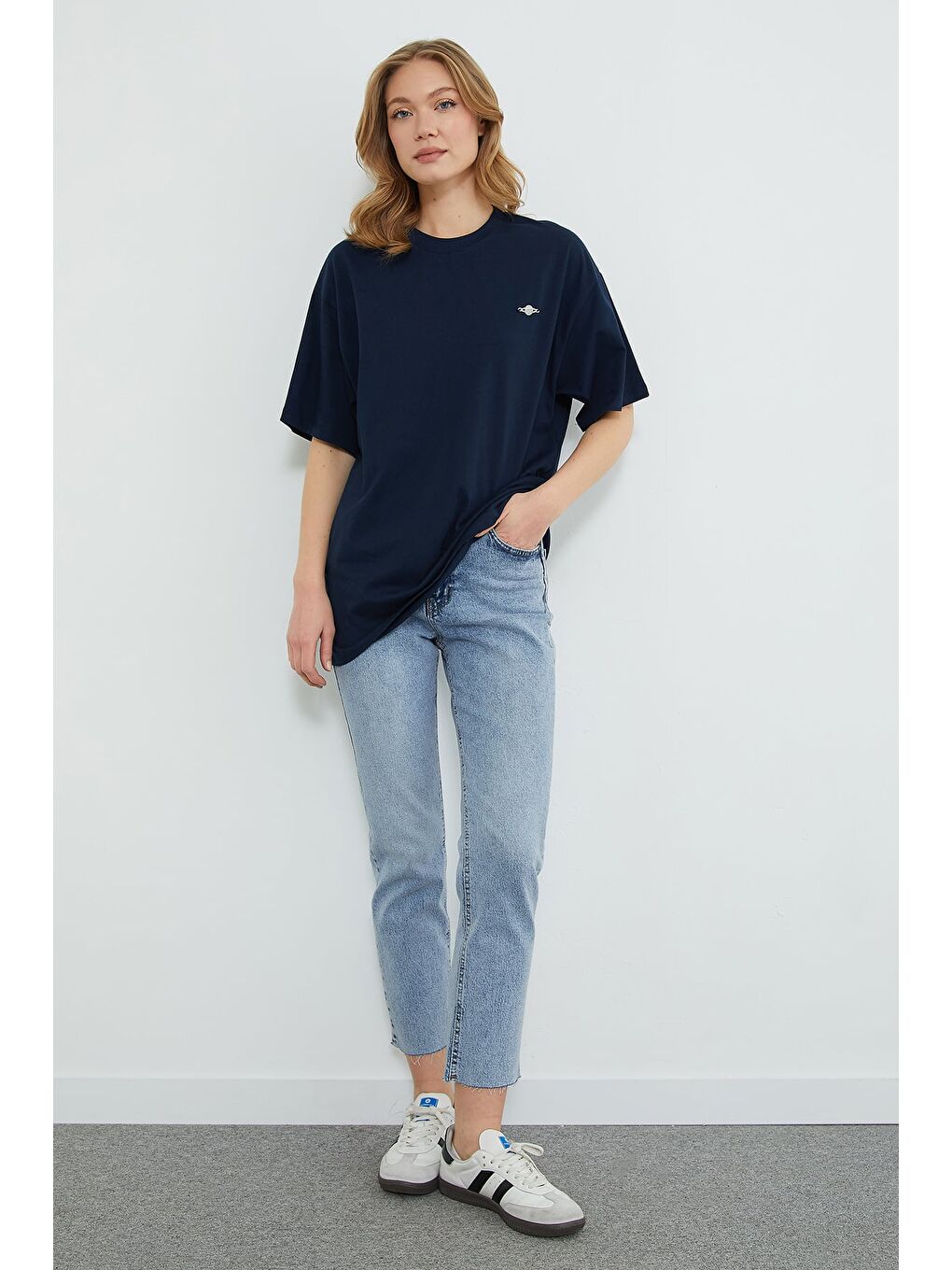 Lacivert Metal Aksesuarlı Bisiklet Yaka Salaş Tişört-1