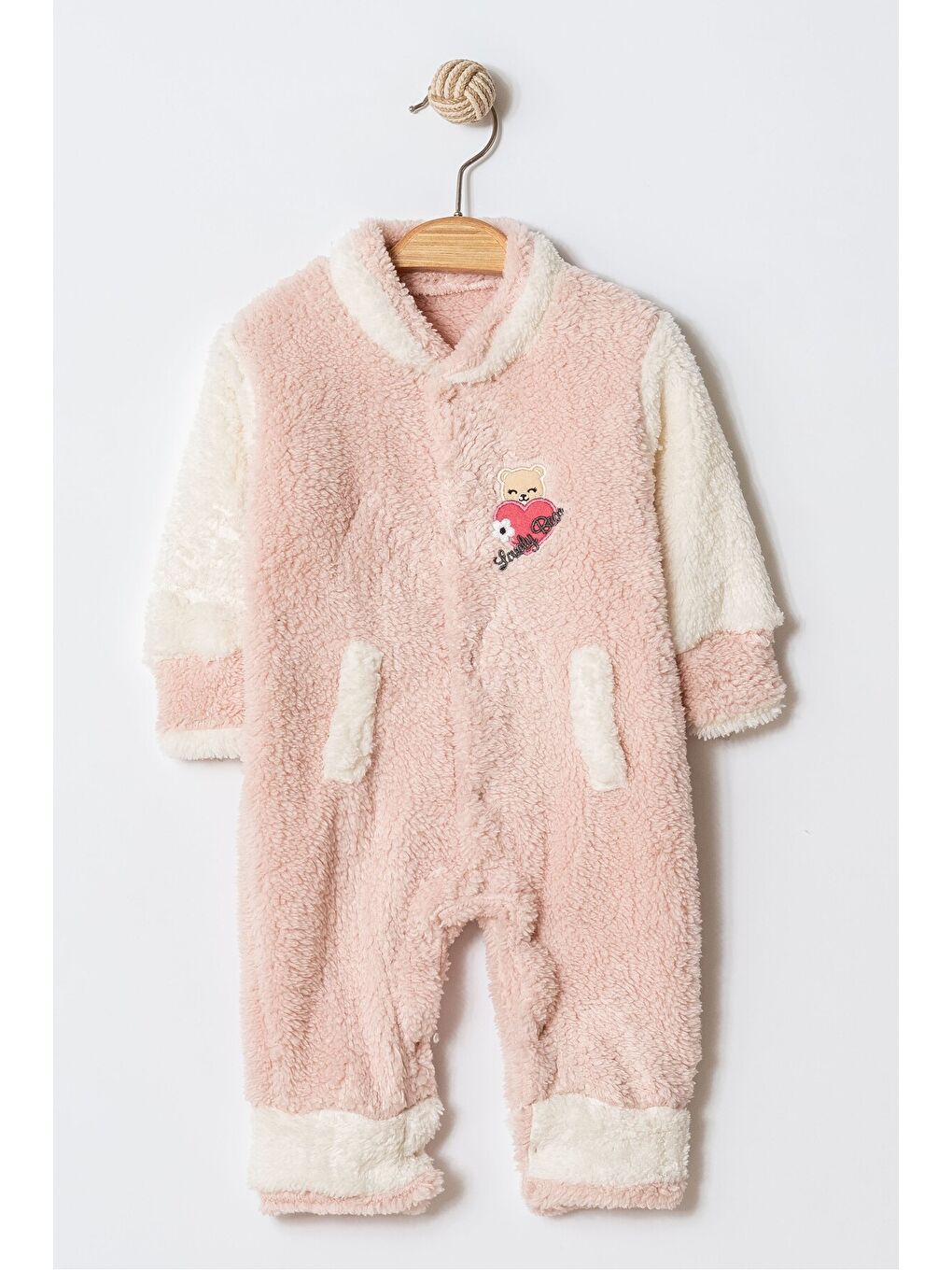 Bej Kışlık Tatlı Welsoft Kalpli Nakışlı Kolay Giyimli Kapüşonsuz Bebek Tulum-1